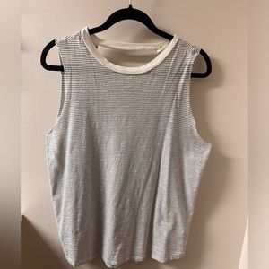 Zella back keyhole tee. Size Large.